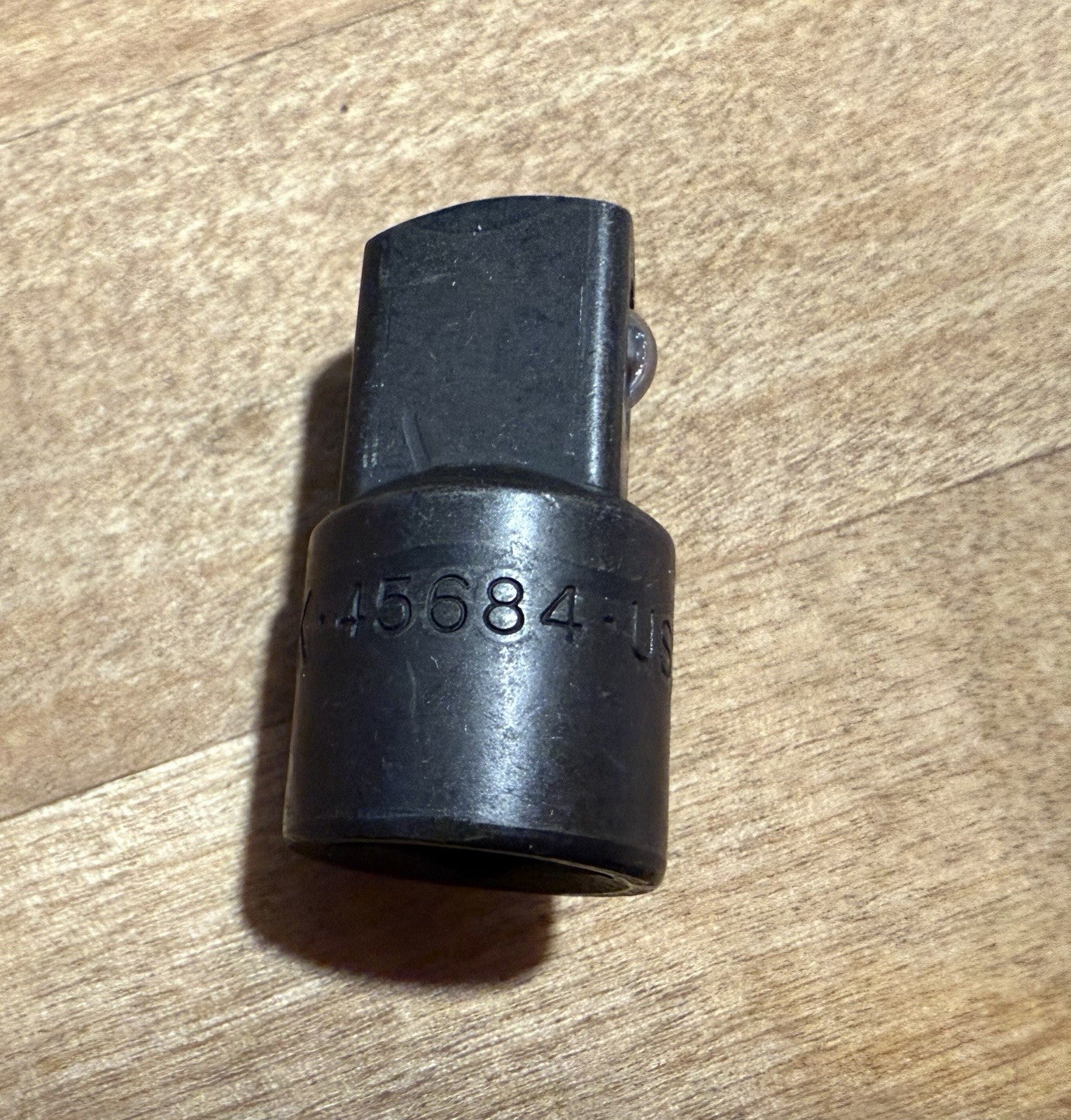 8631989