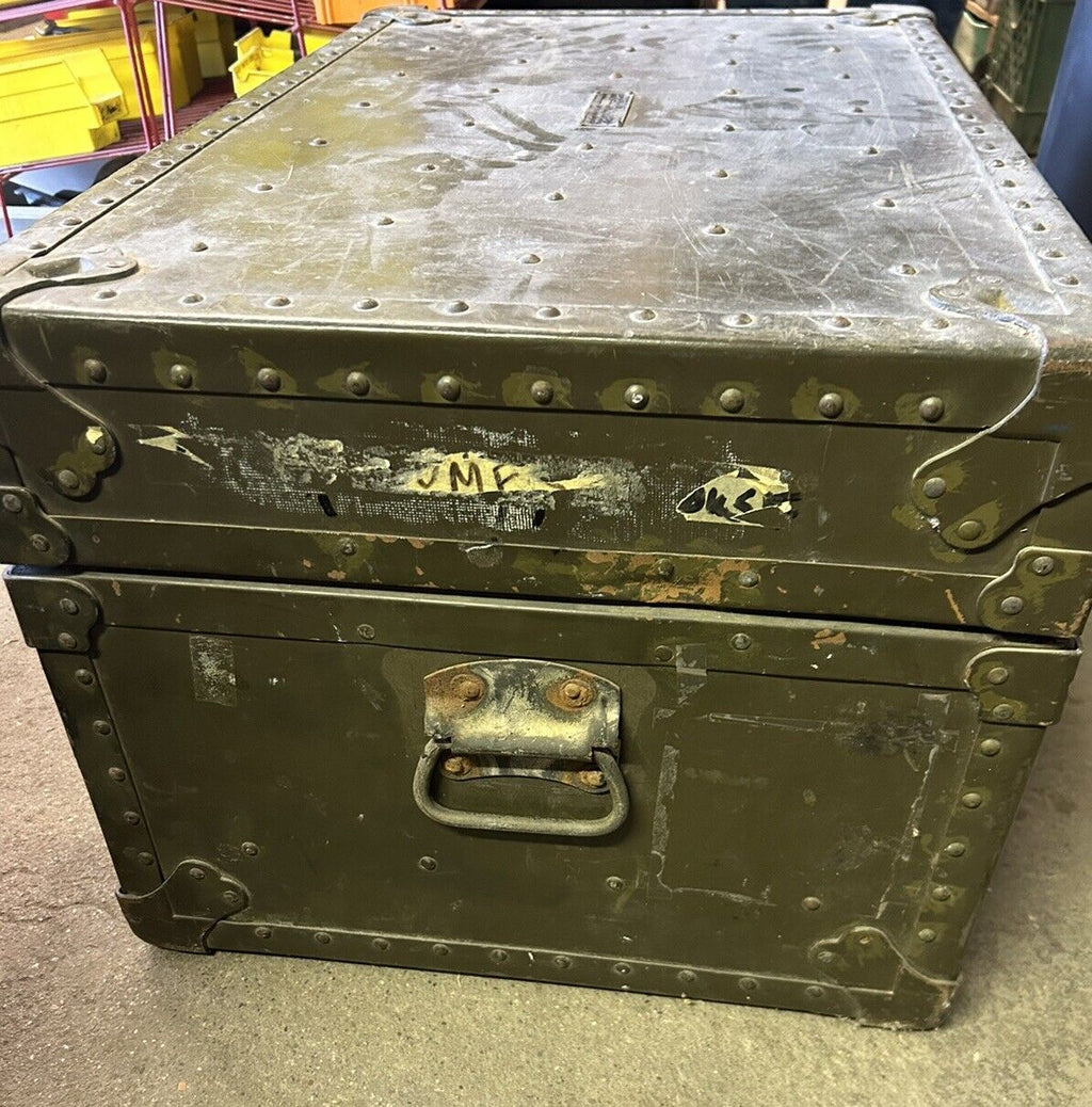 US Army Signal Corps Chest BC-5 Made By Oshkosh Trunks And Luggage