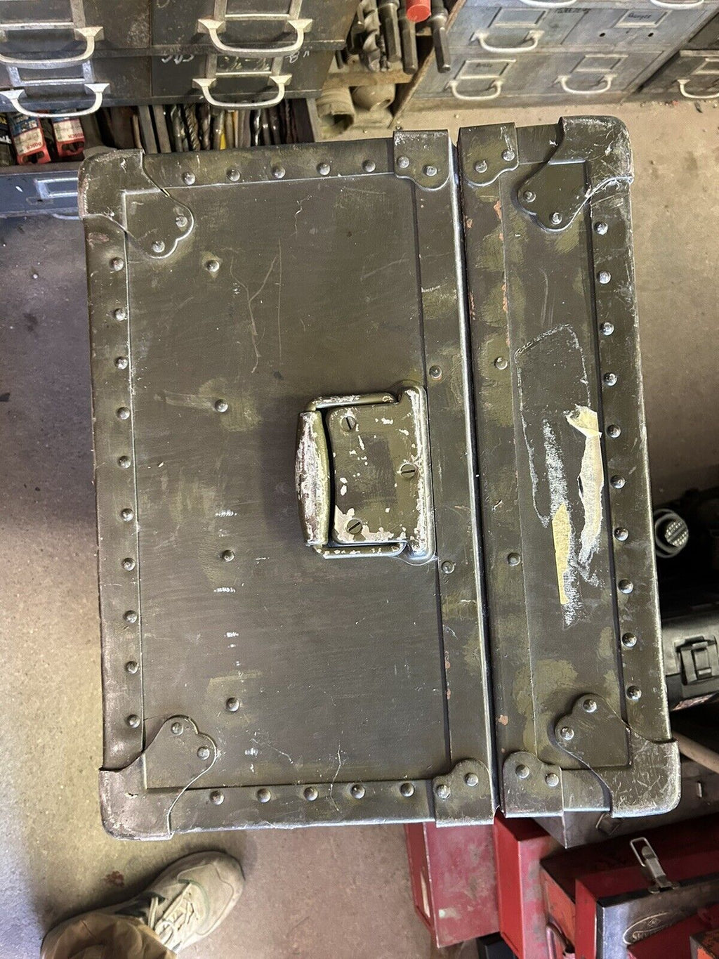 US Army Signal Corps Chest BC-5 Made By Oshkosh Trunks And Luggage