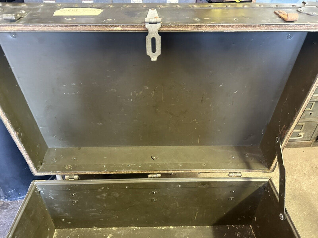 US Army Signal Corps Chest BC-5 Made By Oshkosh Trunks And Luggage