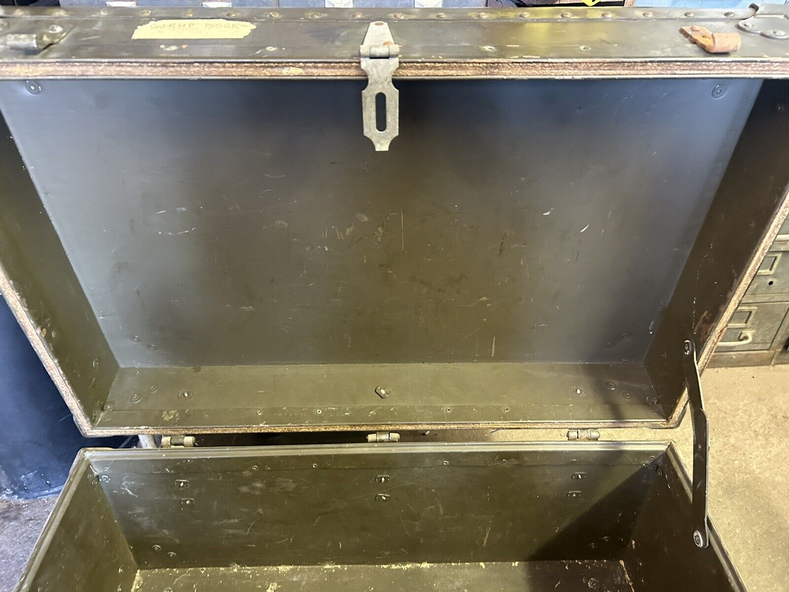 US Army Signal Corps Chest BC-5 Made By Oshkosh Trunks And Luggage