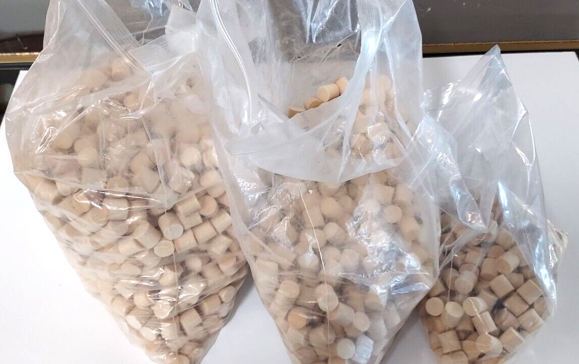 FELT POLISHING CYLINDERS UNMOUNTED 5/8" X 5/8", SURPLUS, Approx.1900 pcs.