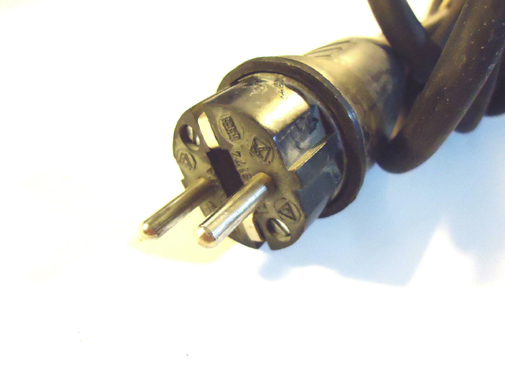 Bosch #0 601 339 061 Wet Polisher/Grinder, 220 Volts – 50 Hz, Used.