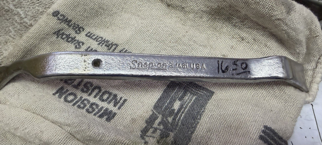 8985910