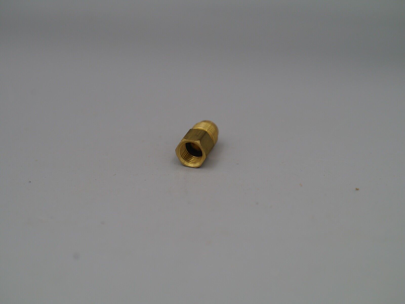 Mastercool Inc, 90366, 1/4 female x 1/2-20 male connector.